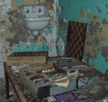 More stuff left left behind in cell  photos .gif