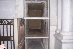 more vaults, lower section empty, no doors 4.gif